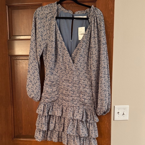 Astr Dresses & Skirts - Astr Long Sleeve Blue Floral Dress